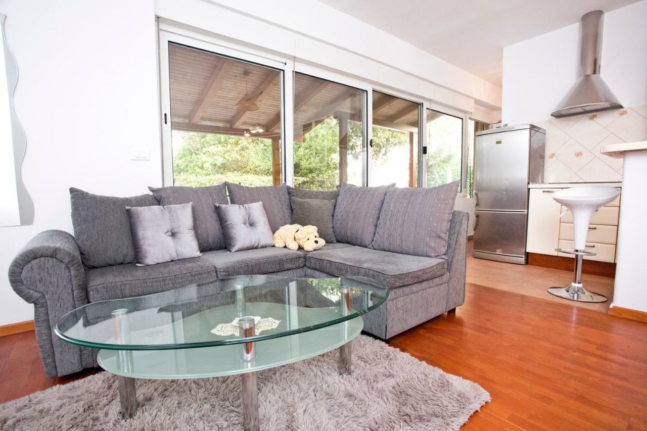 Apartment Tera Near Bacvice Beach And City Centre
